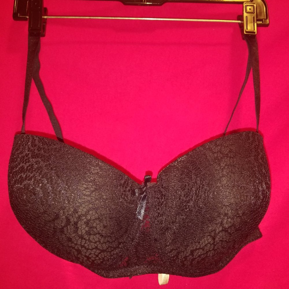 B. Luxe Black Lace Bra Sz 42D Multi-Way Strapless Bra (T=9)